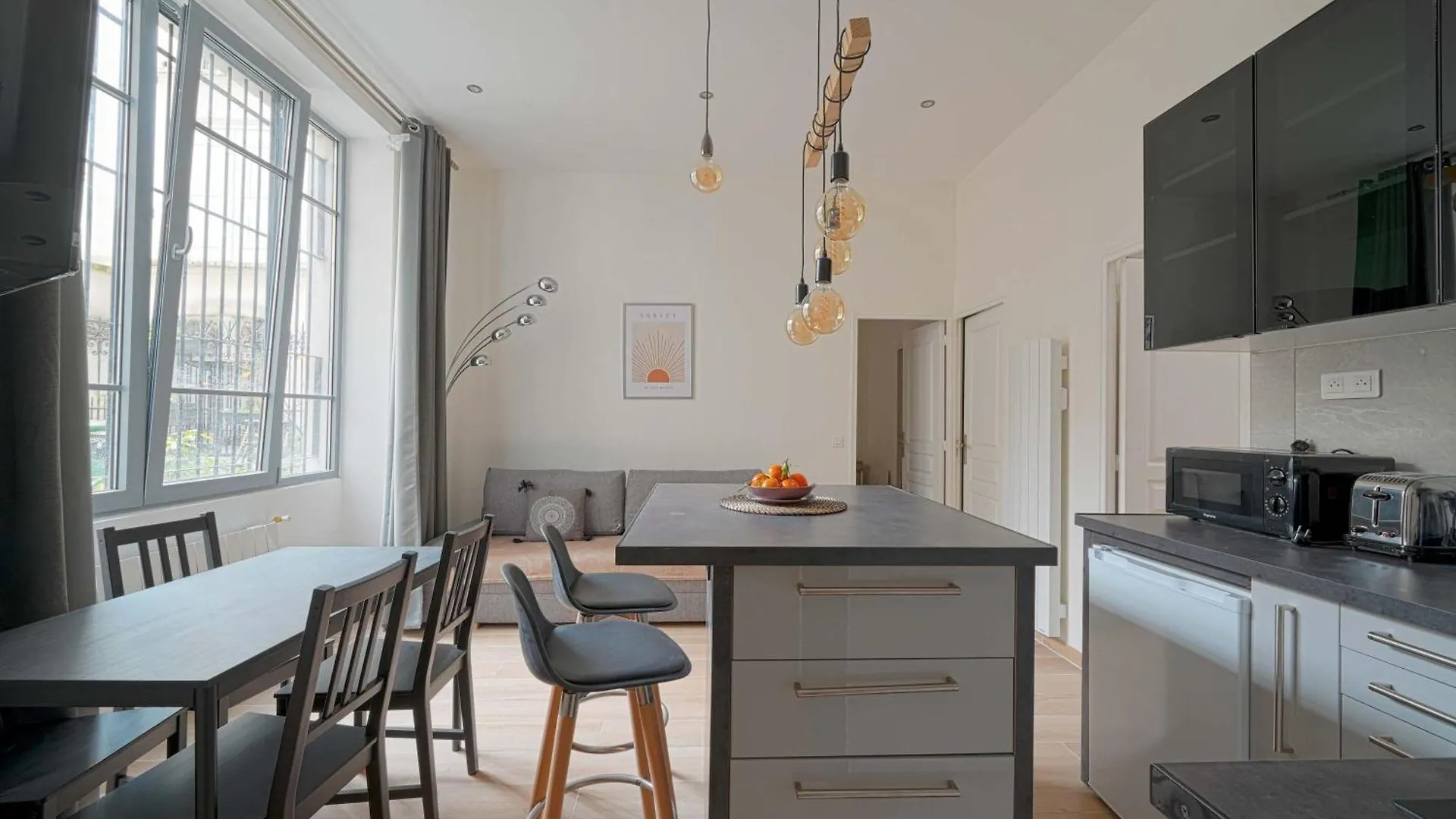 Bel Appartement Buttes-Chaumont Париж